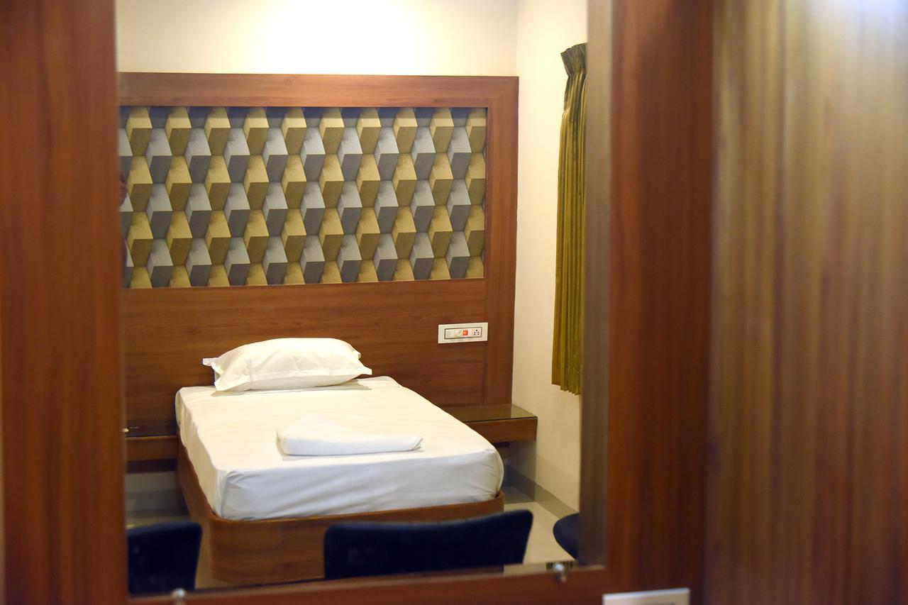 Hotel Gokulgrande Erode Buitenkant foto