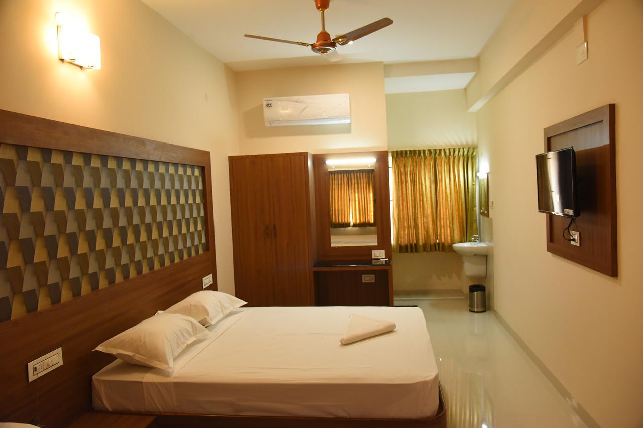 Hotel Gokulgrande Erode Buitenkant foto