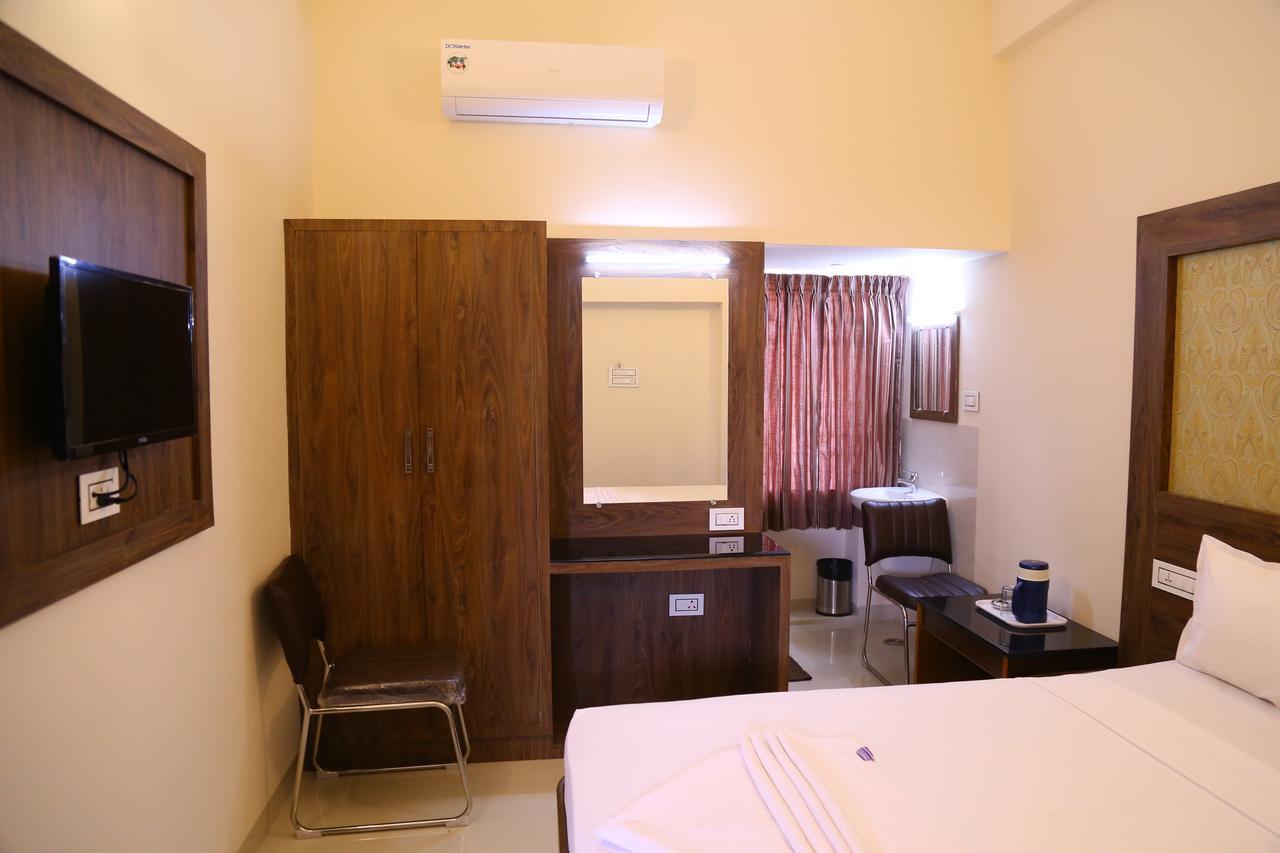 Hotel Gokulgrande Erode Buitenkant foto