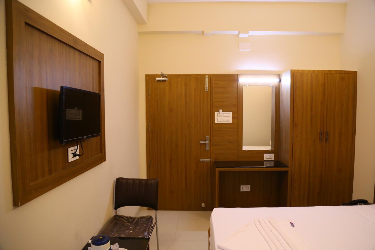 Hotel Gokulgrande Erode Buitenkant foto